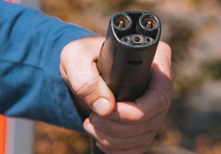 connecteur-chargeur-ev-image-source-pexels