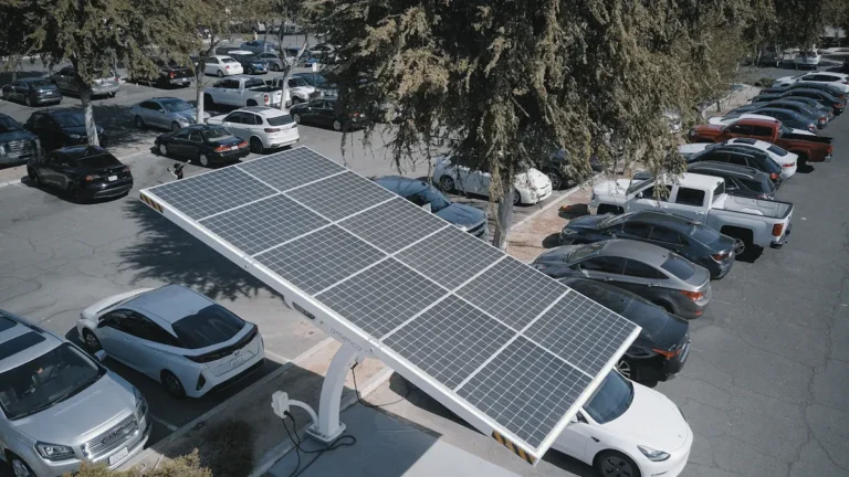 Comment optimiser la charge EV avec stockage de batteries en 2025