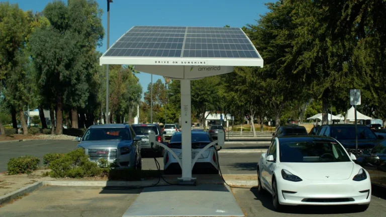 La charge Solar EV peut-elle réduire vos coûts